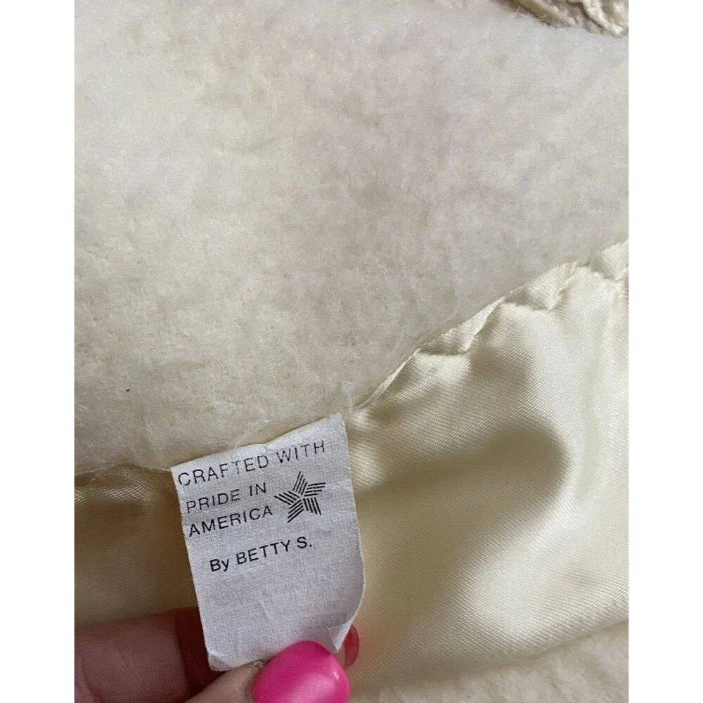 Vintage Betty S Cream Ivory Satin Trim Fleece Blanket 85x90 USA